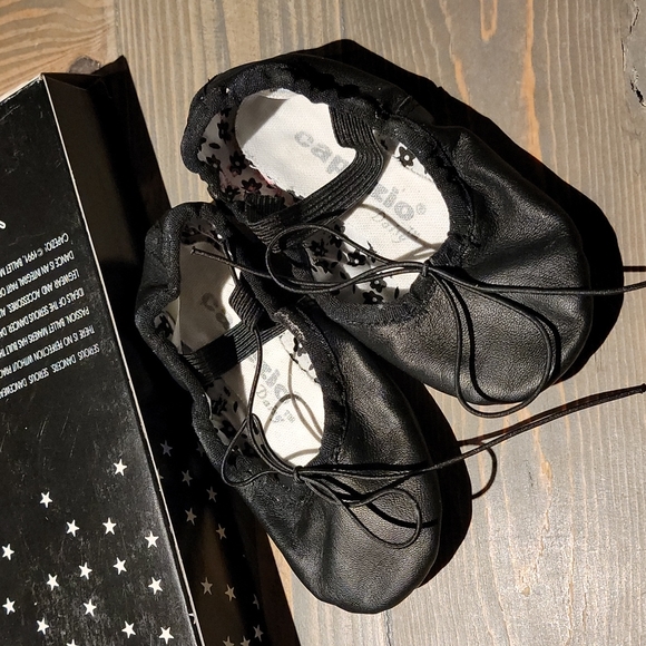 Capezio Full Sole Leather Daisy Shoe - 205T - Picture 1 of 10